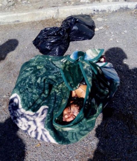 Cartel dismembering rivals body in Tabasco, Mexico .